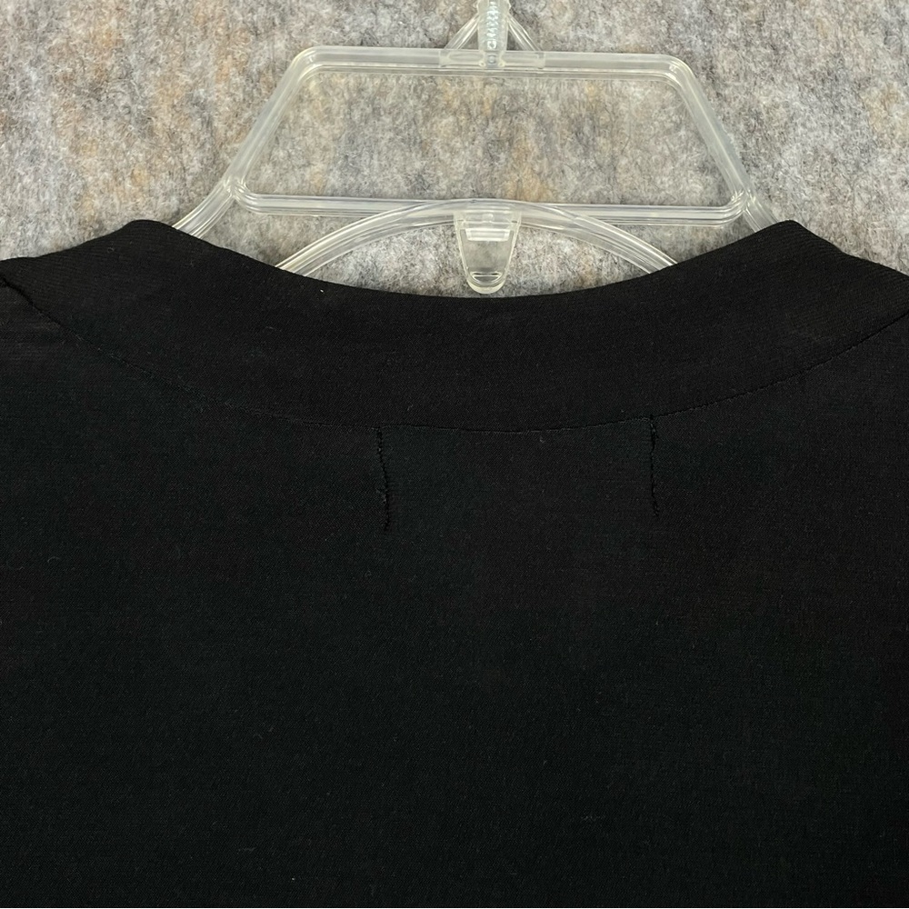 Diana Bell Black White Diagonal Print Office Attire Polished Casual Top - Sz M - Picture 9 of 16